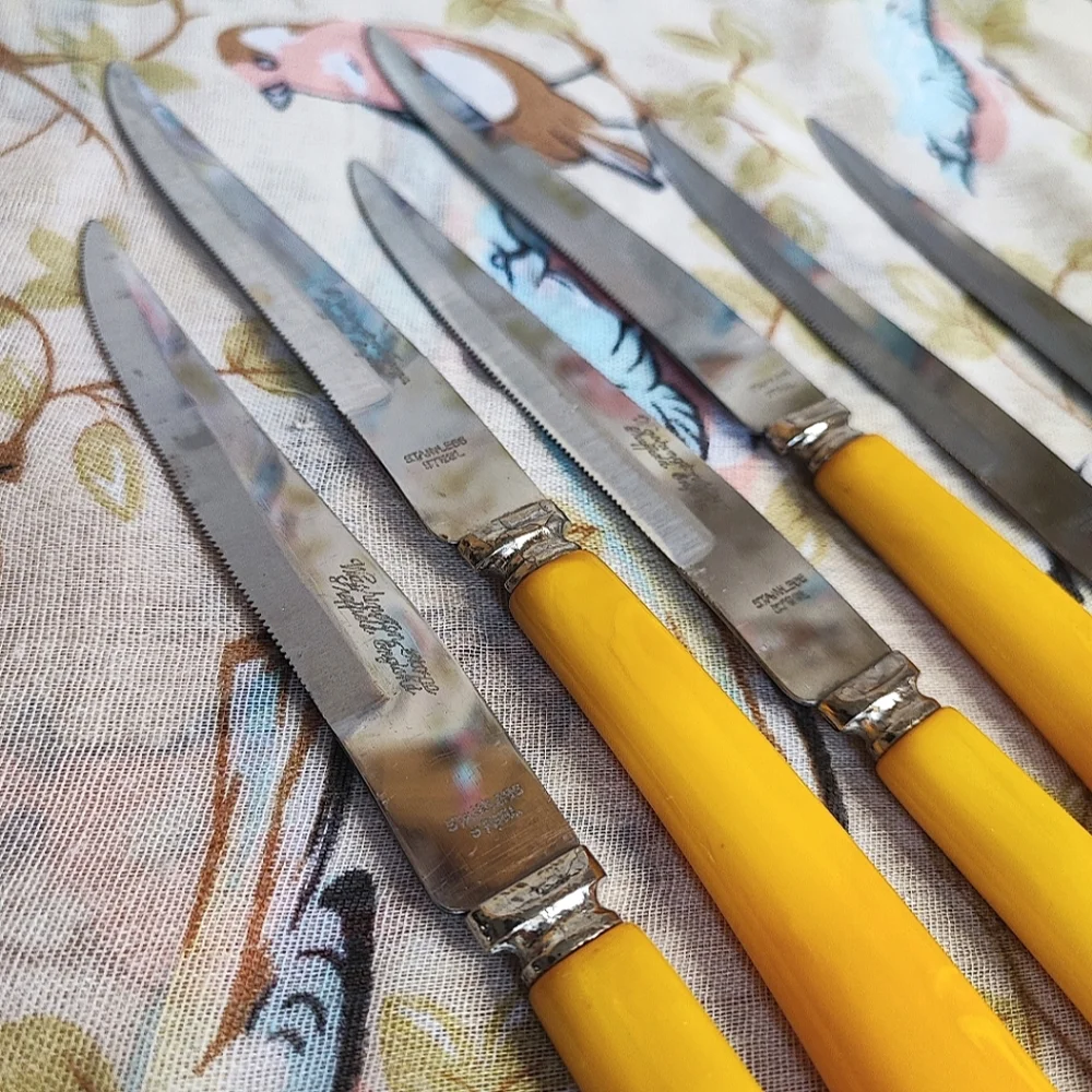 Washington Forge Stainless Steel 6 Steak Knives Sheffield Butterscotch Bakelite